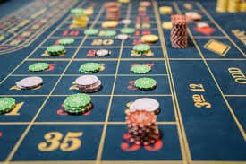 premium77 မိုဘိုင်းအက်ပ် Slots Live Casino Sportsbook Android iOS ကစားနည်း